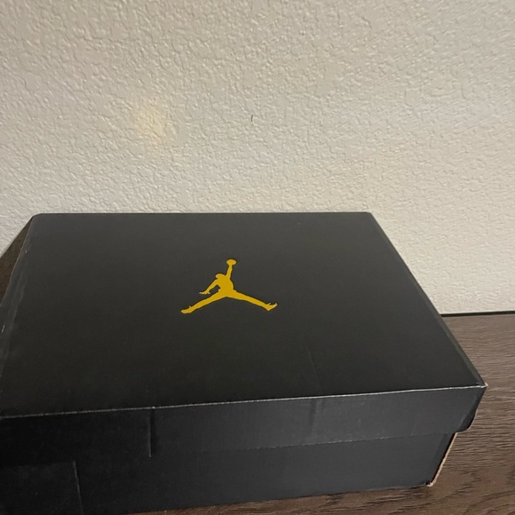 EUC Jordan Men's Black, Gray, and White Sneakers Sz 9 with Box - Picture 8 of 8